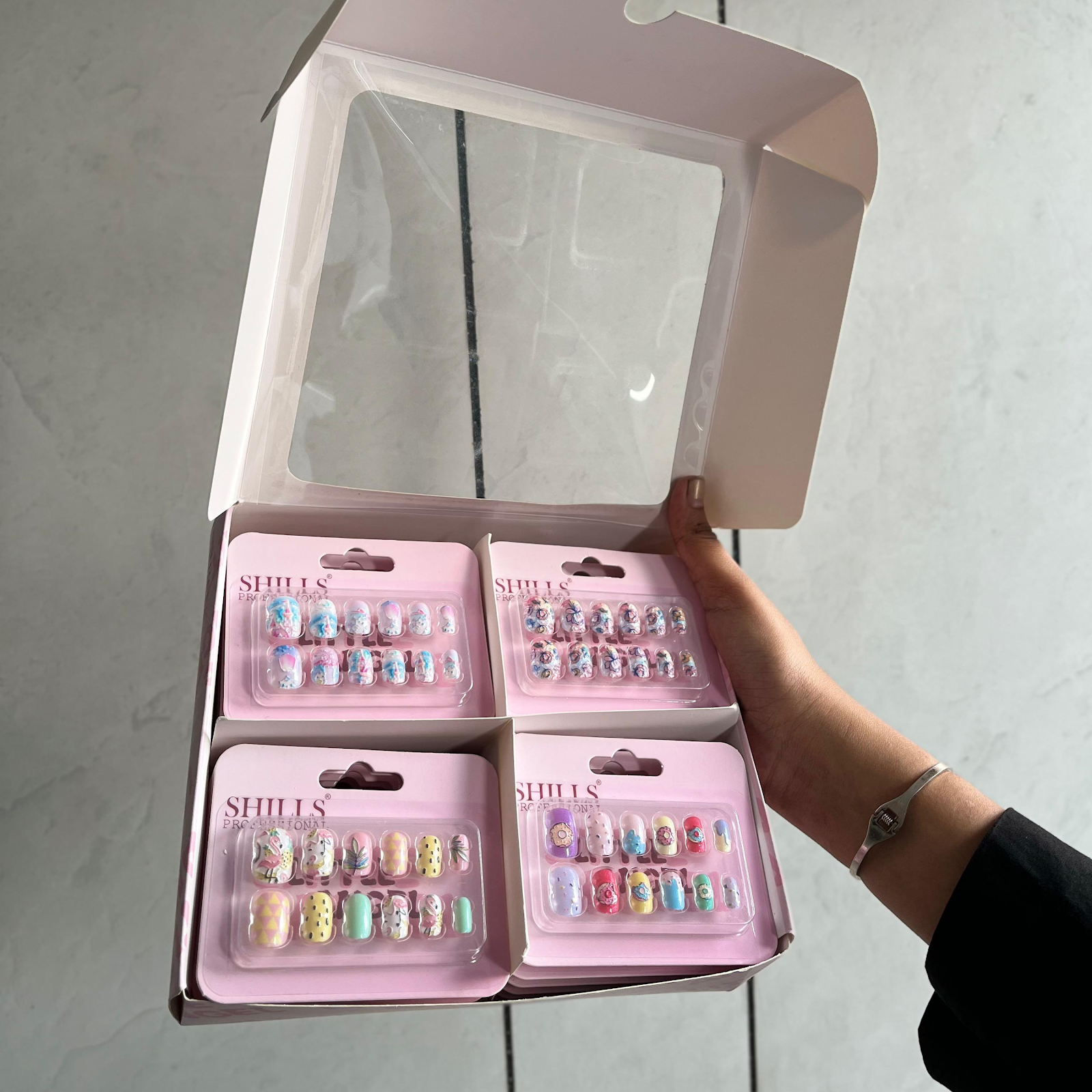 Donut design nails full set view